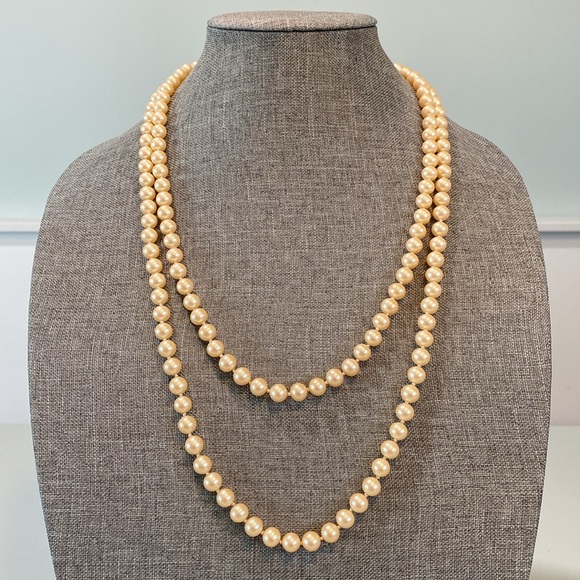 Vintage Man-made Pearl Stunner Necklace - Picture 3 of 5